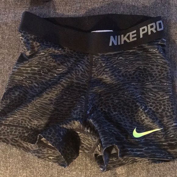 nike pro shorts leopard